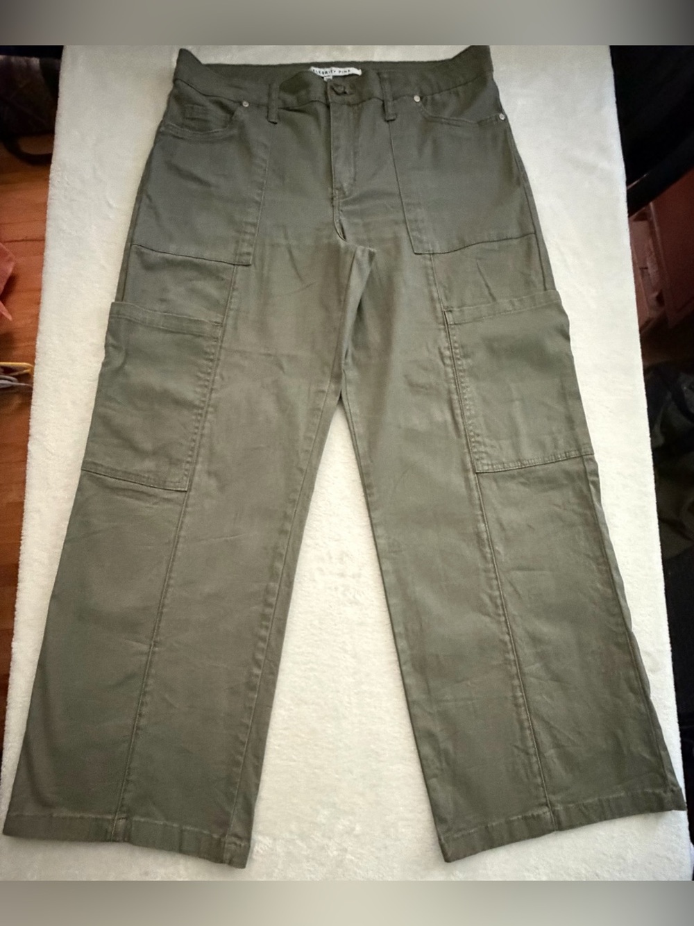 Celebrity Pink Wide Leg Olive Cotton Cargo Pants, Size 13/31 - Picture 2 of 14
